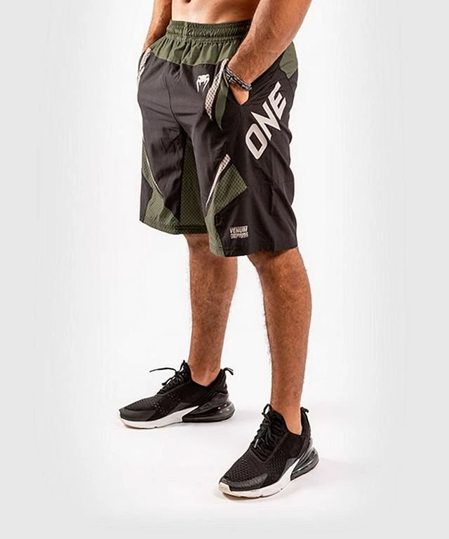 Venum ONE FC Impact Training Shorts Nero-Verde - immagine 3
