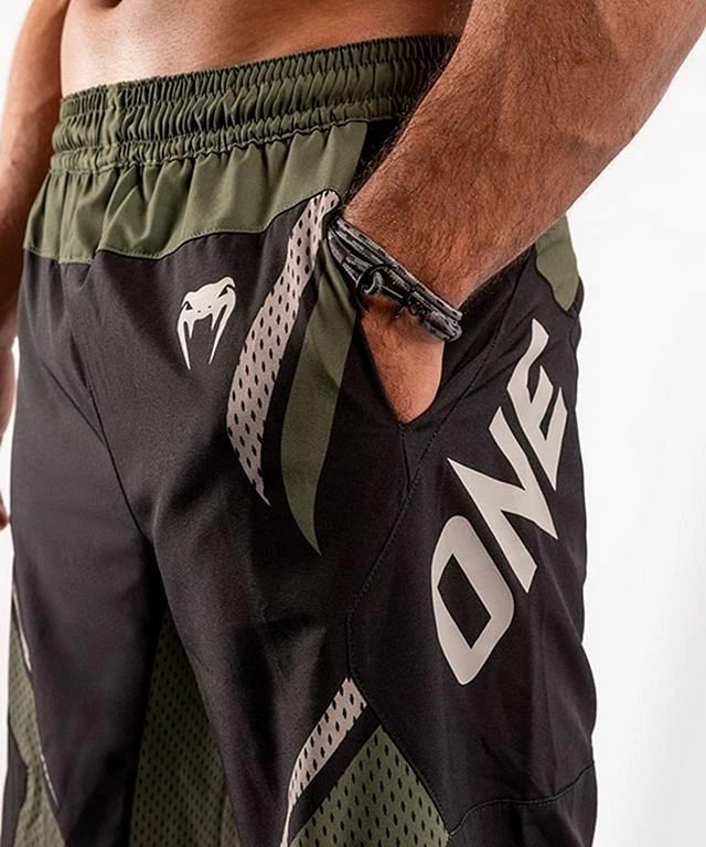 Venum ONE FC Impact Training Shorts Nero-Verde - immagine 4